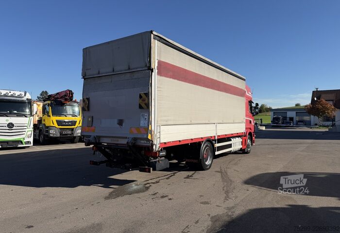 Camión plataforma con toldo Scania R164LB 4x2 Plane/HB / Swiss-Vehicle