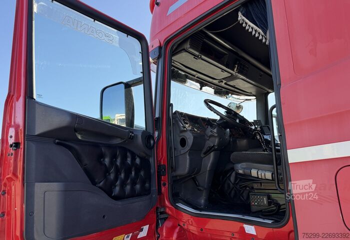 Camión plataforma con toldo Scania R164LB 4x2 Plane/HB / Swiss-Vehicle