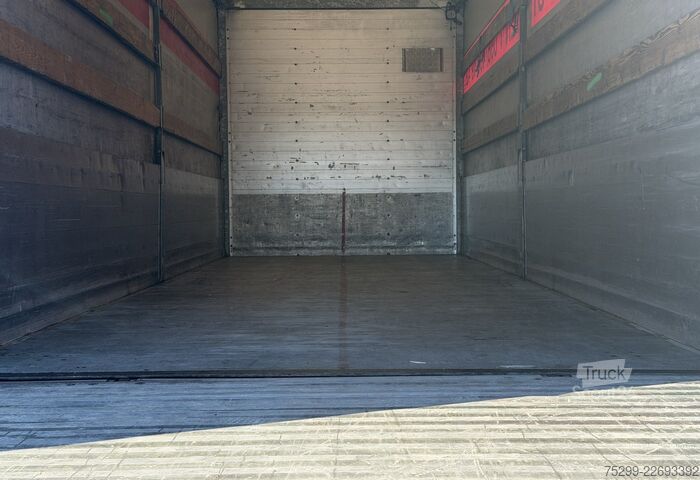 Camión plataforma con toldo Scania R164LB 4x2 Plane/HB / Swiss-Vehicle