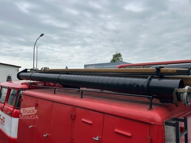 Autocamion cu destinație specială  IFA W 50 L  Feuerwehr Löschfahrzeug mit Anhänger
