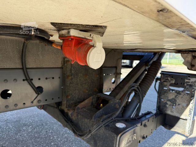 Camion frigorifique MERCEDES-BENZ ATEGO 1527 L Kühlkoffer 8 m LBW 1,5 T*NL 7 T