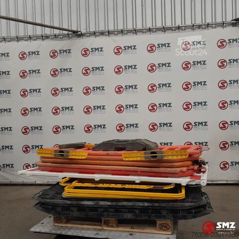 Używane, wiele różnych znaków drogowych Diversen Occ lot diverse verkeerssignalisatie