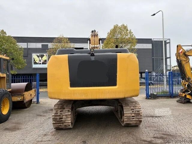 Grävmaskin med larvband Caterpillar 329 ELN