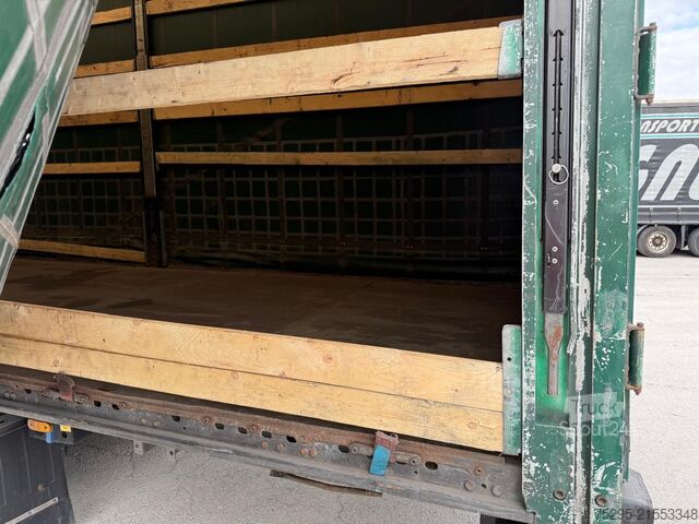 Commercial vehicle Schmitz Cargobull 3Achs Mega Hubdach gute Bereifung Daimler9.5 XL