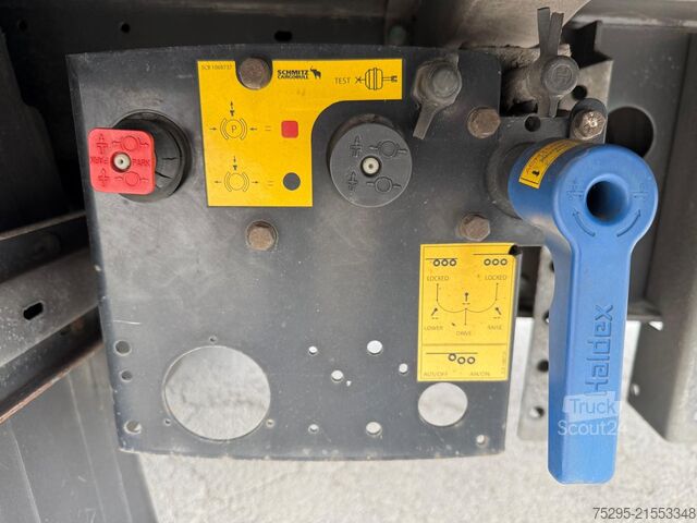 Commercial vehicle Schmitz Cargobull 3Achs Mega Hubdach gute Bereifung Daimler9.5 XL