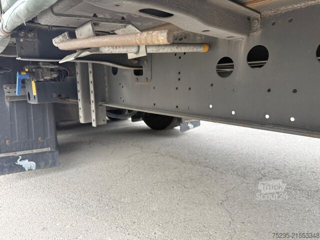 Commercial vehicle Schmitz Cargobull 3Achs Mega Hubdach gute Bereifung Daimler9.5 XL