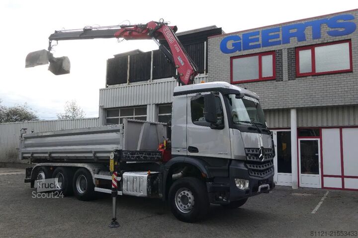 Kipper met kraan Mercedes-Benz Arocs 3643 | 8X4 Tridem | 3 Side Tipper | Fassi...