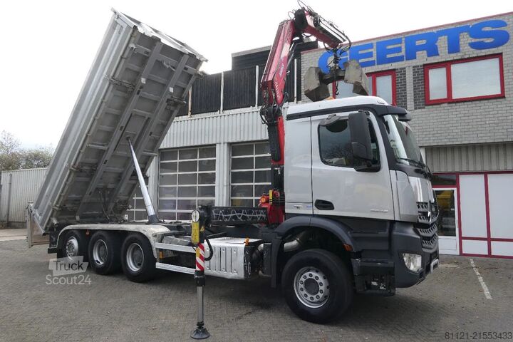 Kipper met kraan Mercedes-Benz Arocs 3643 | 8X4 Tridem | 3 Side Tipper | Fassi...