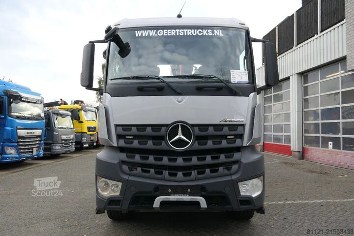 Kipper met kraan Mercedes-Benz Arocs 3643 | 8X4 Tridem | 3 Side Tipper | Fassi...