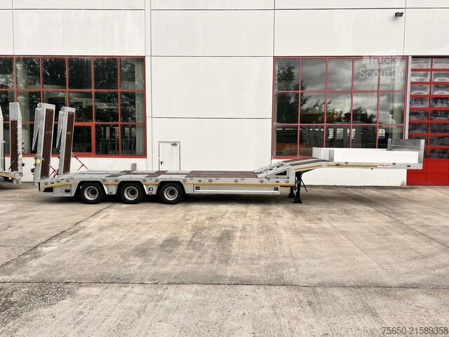 Low loader semitrailer Möslein ST 3  3 Achs Satteltieflader neu