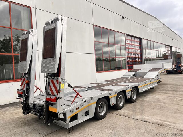 Low loader semitrailer Möslein ST 3  3 Achs Satteltieflader neu
