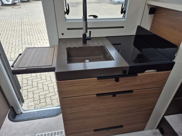 Polintegriran avtodom BÜRSTNER Signature SFT 7.0 180 PS / ohne Hubbett / AHK