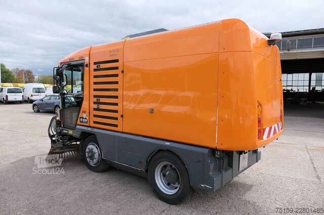Speciallastbil ravo 540 KLIMA KEHRMASCHINE  EURO-6 SFZ STRAßENREINIGER Rechtslenker