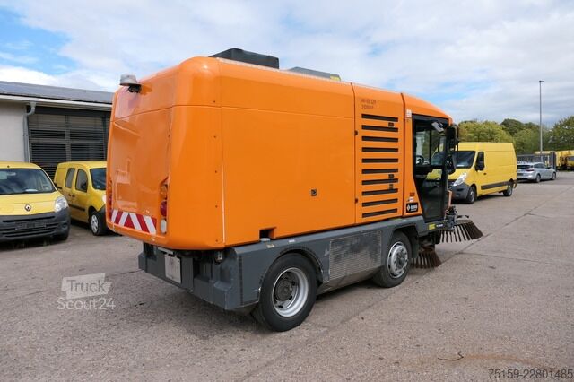 Speciallastbil ravo 540 KLIMA KEHRMASCHINE  EURO-6 SFZ STRAßENREINIGER Rechtslenker