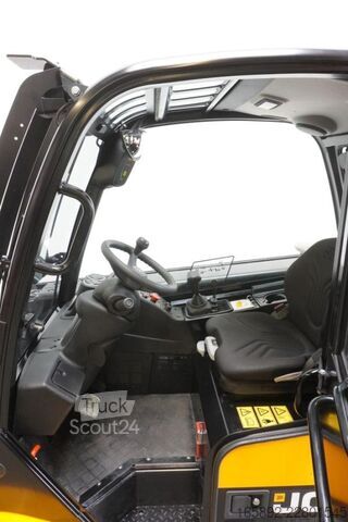 رافعة تلسكوبية JCB TLT30G 4x4