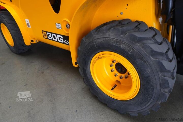 رافعة تلسكوبية JCB TLT30G 4x4