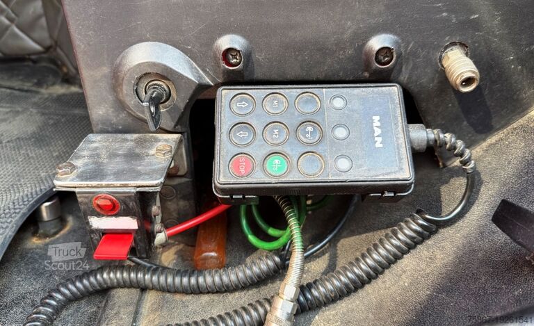 Nákladní automobil s pevnou korbou MAN 19.314