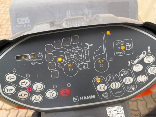Single drum roller HAMM HD8VV / 2017 BJ / 785 H / 1.580 KG