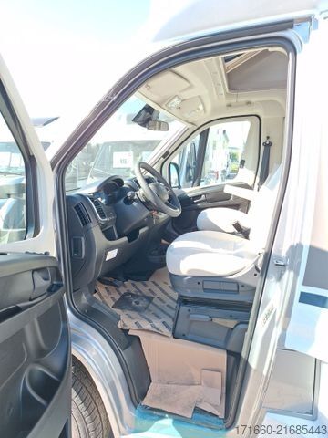 Félintegrált lakóautó CARADO T 135