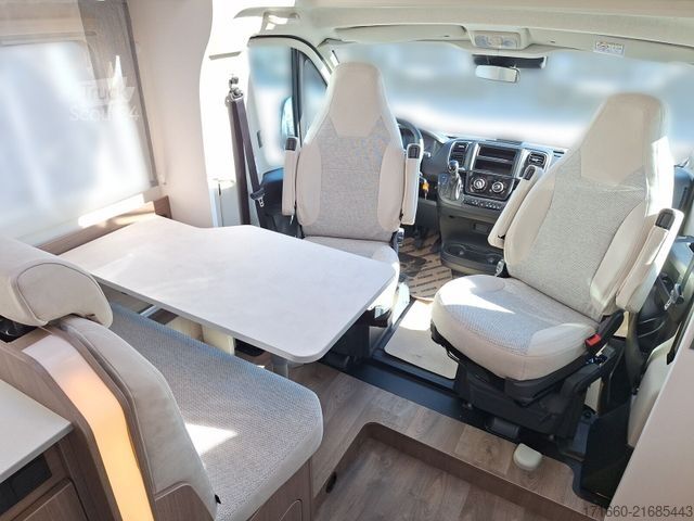 Félintegrált lakóautó CARADO T 135