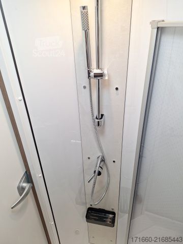 Félintegrált lakóautó CARADO T 135