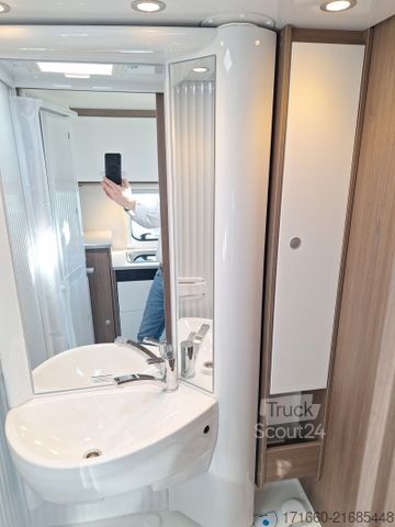 Félintegrált lakóautó CARADO pro+ V 337 Combi 6 E, Automatik