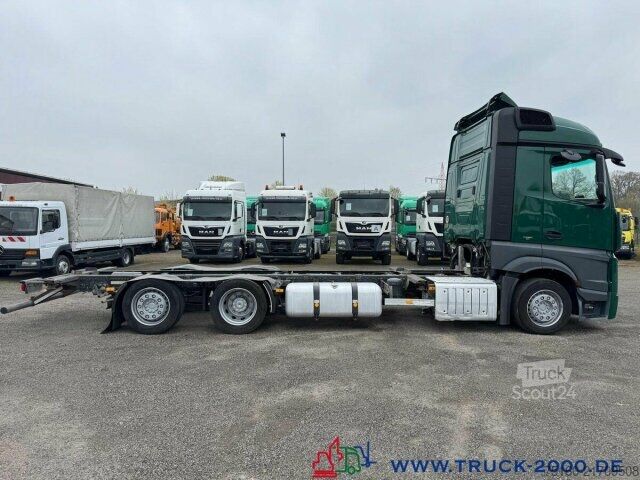 Maināms virsbūves kravas automobilis Mercedes-Benz Actros 2536 6x2 Mega Volumen 2 Betten + Retarder