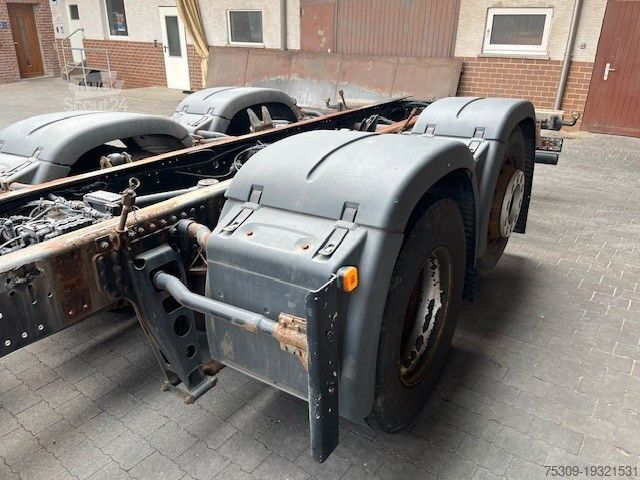 LKW-Fahrgestell MAN 26.360 mit Kompressor/Nebenantrieb - 6x2 -