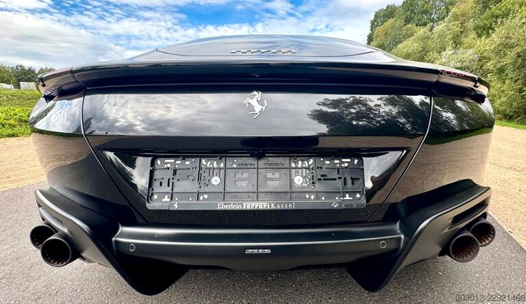 Varebil FERRARI Roma Coupe Schwarz