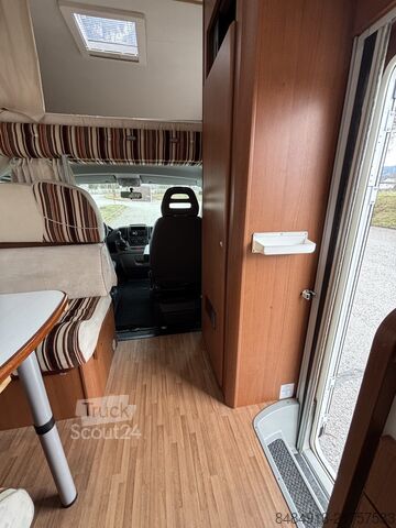 Avtodom z nadgradnjo (alkoven) Elnagh Duke