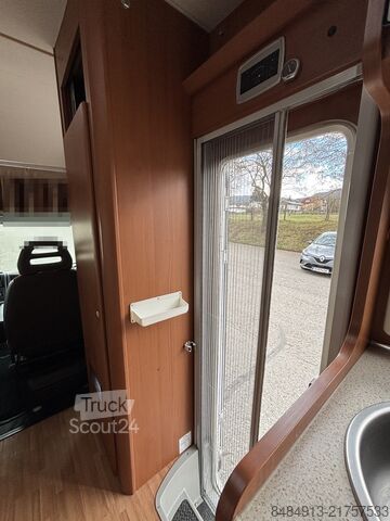 Avtodom z nadgradnjo (alkoven) Elnagh Duke