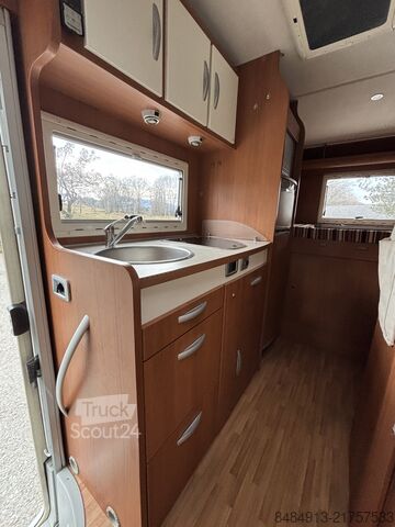 Avtodom z nadgradnjo (alkoven) Elnagh Duke