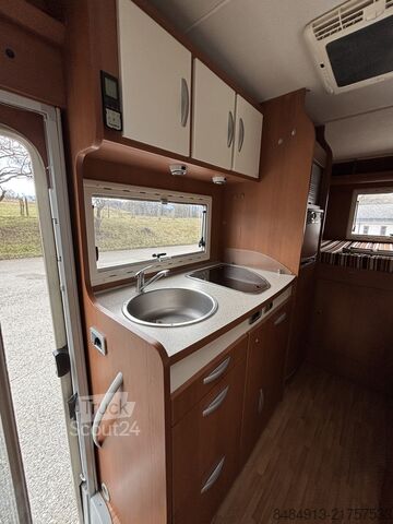 Avtodom z nadgradnjo (alkoven) Elnagh Duke