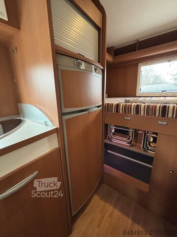 Avtodom z nadgradnjo (alkoven) Elnagh Duke