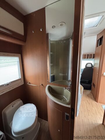 Avtodom z nadgradnjo (alkoven) Elnagh Duke