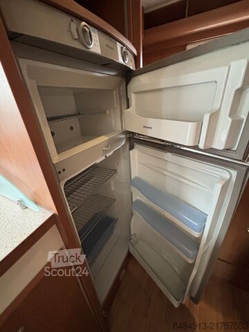 Avtodom z nadgradnjo (alkoven) Elnagh Duke