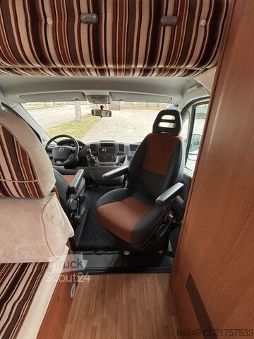 Avtodom z nadgradnjo (alkoven) Elnagh Duke