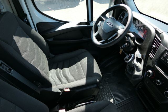 Koelwagen met geïsoleerde laadbak IVECO Daily 35-130 Hi Matic Kühlkoffer Carrier Bi-Temp