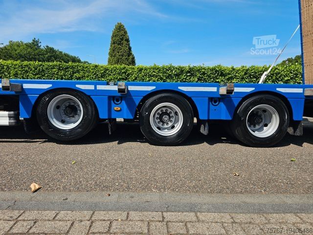 Polpriklopnik z nizko nakladalno ploščadjo KÄSSBOHRER LB3E Semie Tieflader Mit Rampen