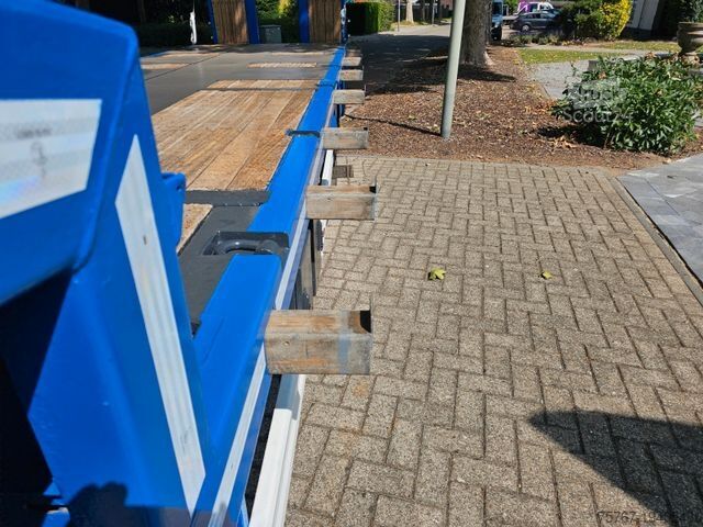 Polpriklopnik z nizko nakladalno ploščadjo KÄSSBOHRER LB3E Semie Tieflader Mit Rampen