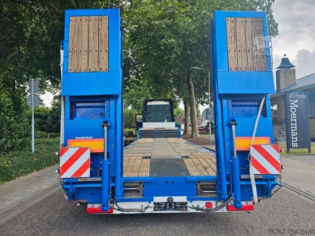 Polpriklopnik z nizko nakladalno ploščadjo KÄSSBOHRER LB3E Semie Tieflader Mit Rampen