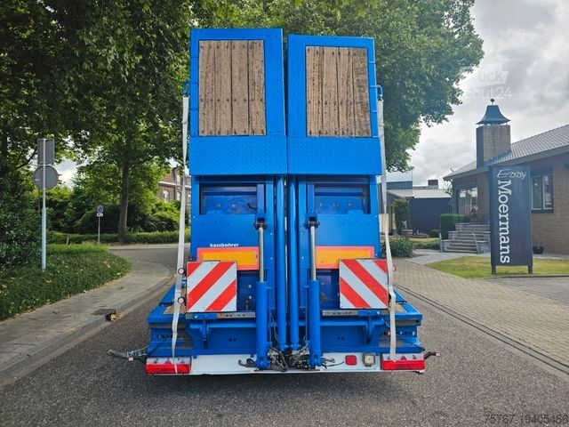 Polpriklopnik z nizko nakladalno ploščadjo KÄSSBOHRER LB3E Semie Tieflader Mit Rampen