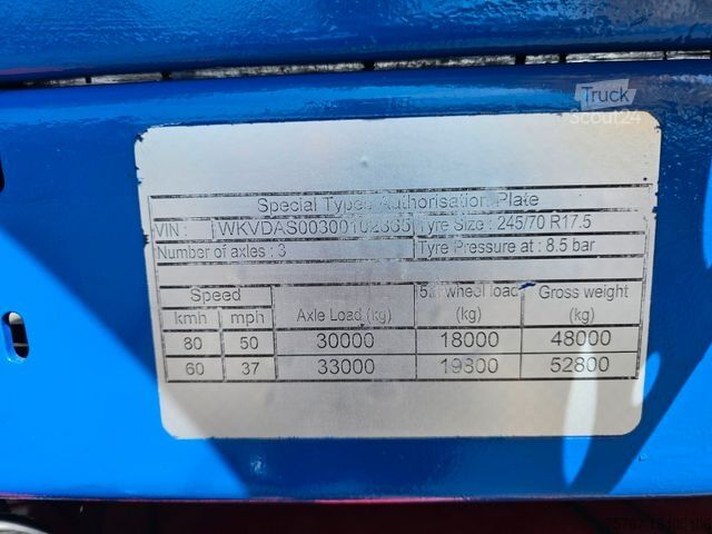 Polpriklopnik z nizko nakladalno ploščadjo KÄSSBOHRER LB3E Semie Tieflader Mit Rampen