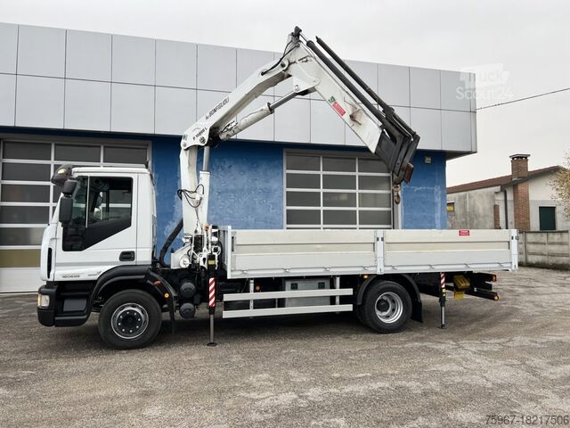 Camion plateau avec grue Iveco Eurocargo 150e22