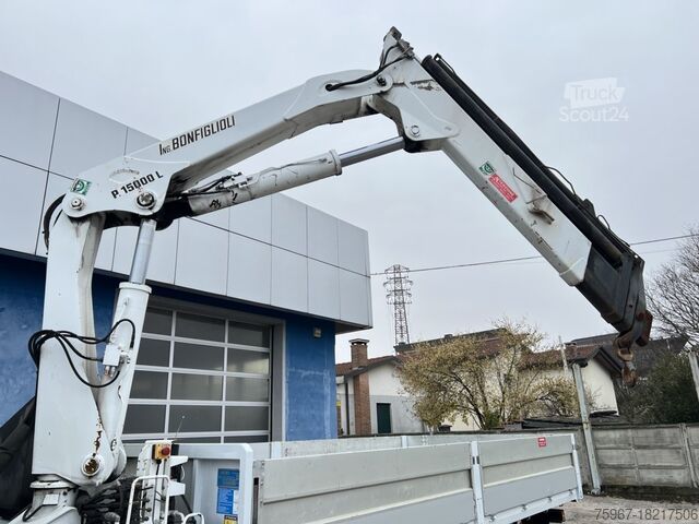 Camion plateau avec grue Iveco Eurocargo 150e22