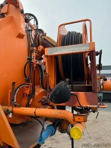 Veicolo di aspirazione MAN 35.402 8x4 (ORIGINAL LOW KM )