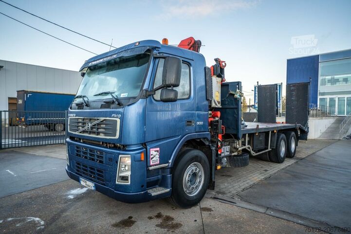Grąžinimo transporto priemonė VOLVO FM 300-6x2+FASSI 19t/m + 2EXT