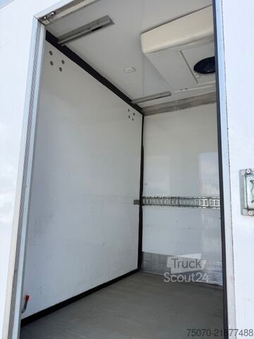 Camião ligeiro com compartimento de congelação e refrigeração Iveco Daily 35
