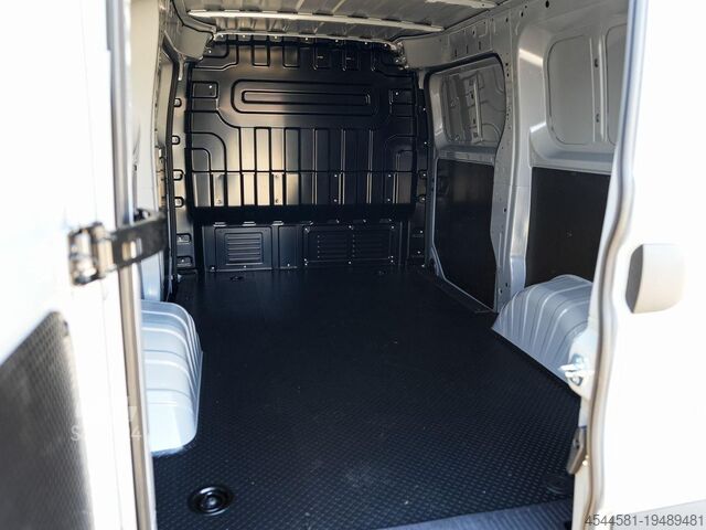 Minibús Maxus eDeliver 5 L1 64 kWh Vollelektrisch bis 489 KM Reichweite