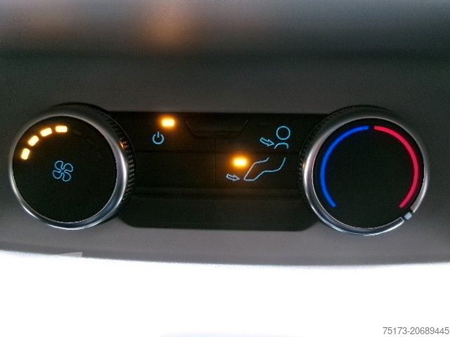 Kleinbus FORD Transit Custom 320L2 Limited Kombi AT AHK 2xSTür